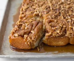 Brioches aux pommes et caramel
