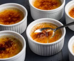 Crème brûlée au lait de coco à la vanille