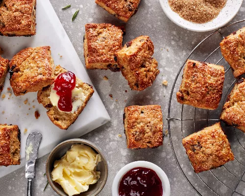 Scones vanille, romarin et dattes