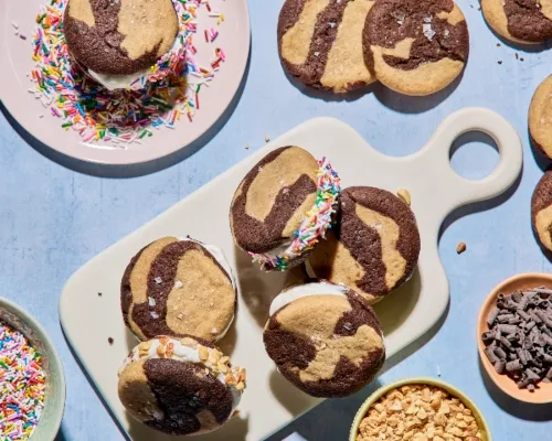 Sandwichs à la crème glacée, biscuits beurre d’arachides et chocolat