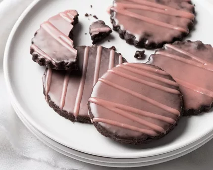  Sablés au chocolat noir laqués à la grenade